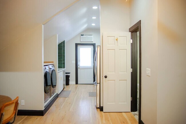 Building Photo - 4174 Cass St