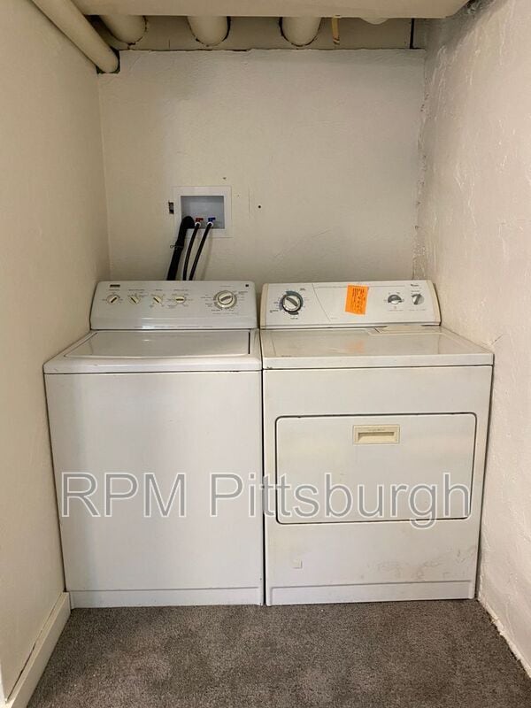 Building Photo - 1806 Rhine St