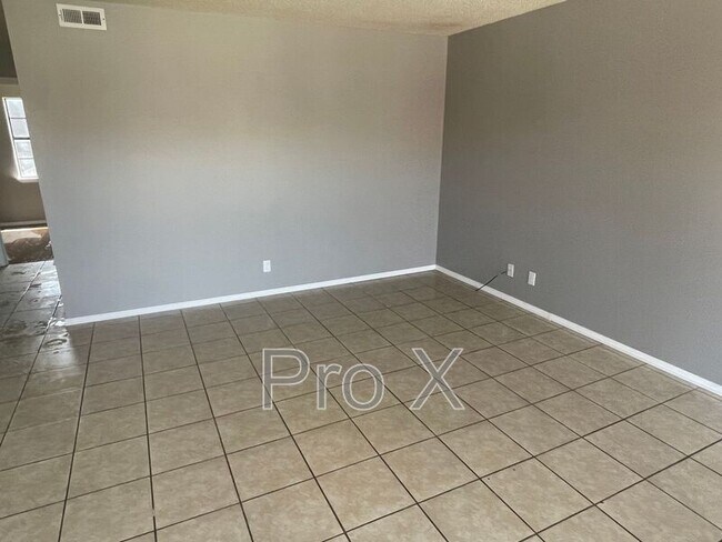 Building Photo - 1021 S St Louis Ave