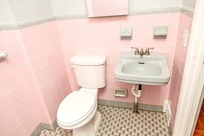 Building Photo - Stunning 3-Bedroom Townhome with One-Car Garage! Available NOW!