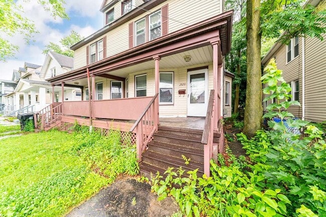 Building Photo - 2020 W 99th St
