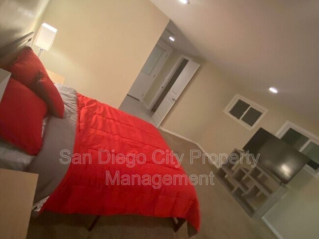 Building Photo - 5442 San Onofre Terrace