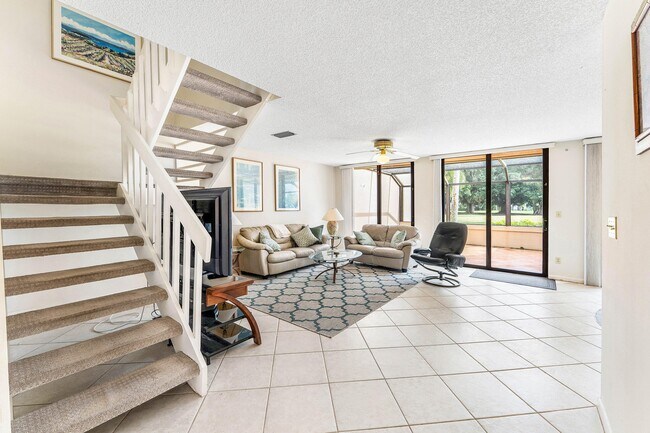 Building Photo - 816 Windermere Way