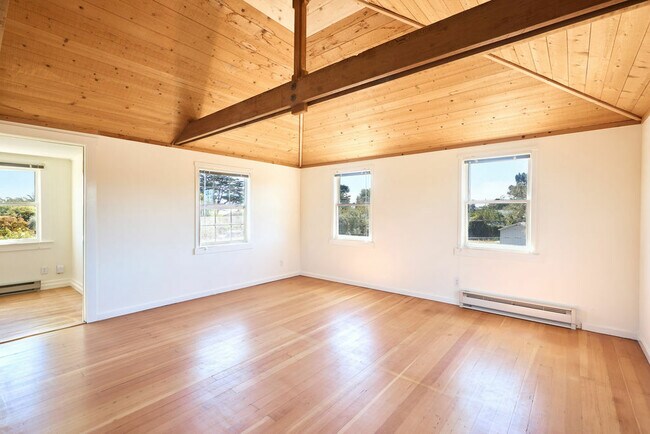 Building Photo - 166 Cedar Rd