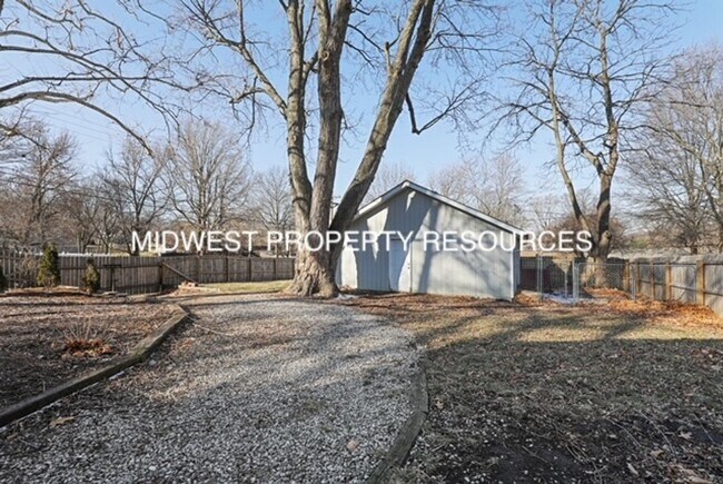 Building Photo - Historic Home in Downtown Lee's Summit