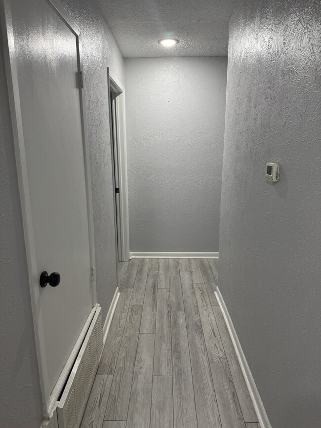 Building Photo - Excellent 3 bedroom 2 bath in great neighb...