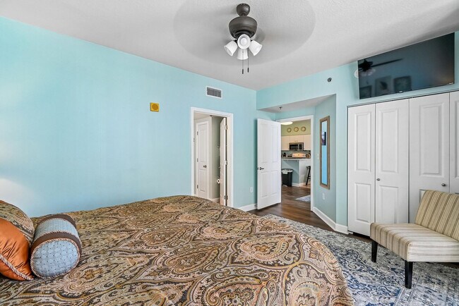 Building Photo - 9900 S Thomas Dr