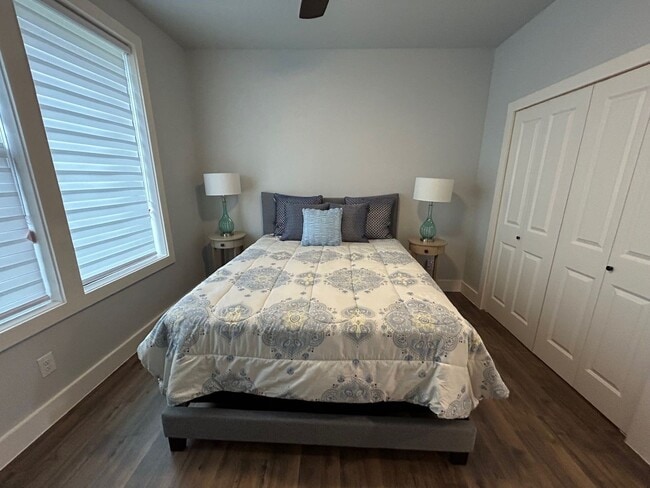 Building Photo - 2BED / 1BATH Condo/Townhome For Lease! Available NOW!