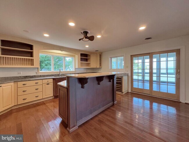 Building Photo - 11470 Mohawk Ct