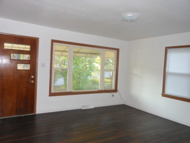 Building Photo - 1200 State St