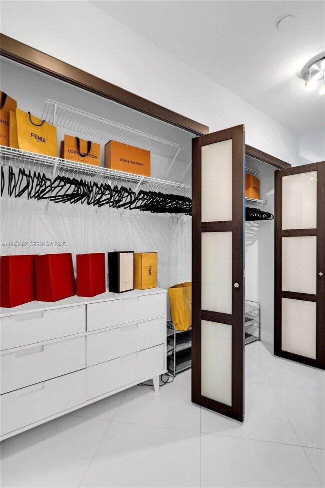 Building Photo - 900 Biscayne Blvd