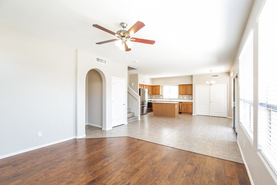 Building Photo - 9913 E Emelita Ave