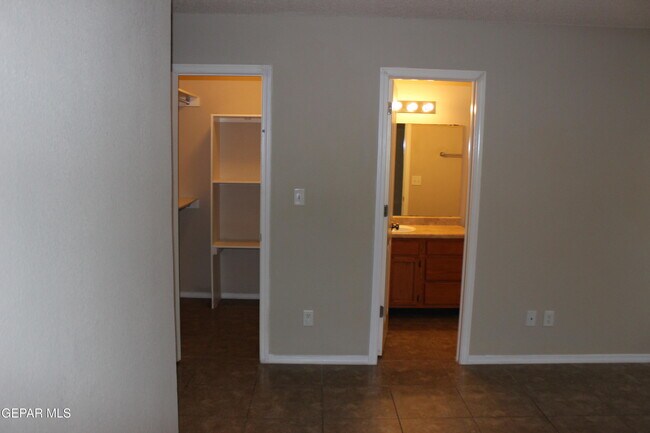 Building Photo - 13978 Vaquero Rock Dr