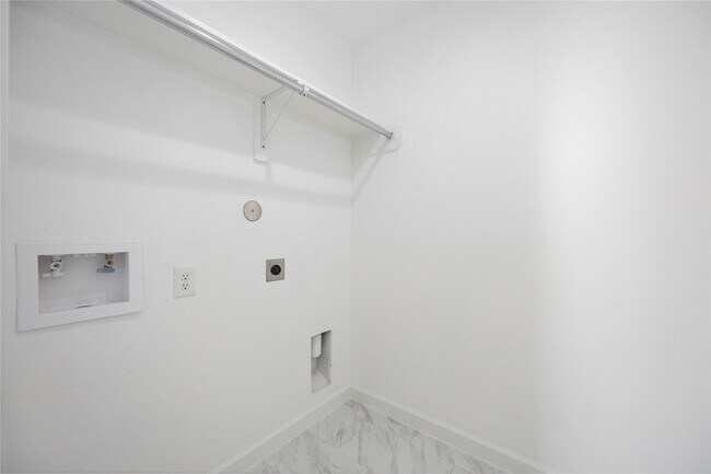 Building Photo - 5126 Pershing St