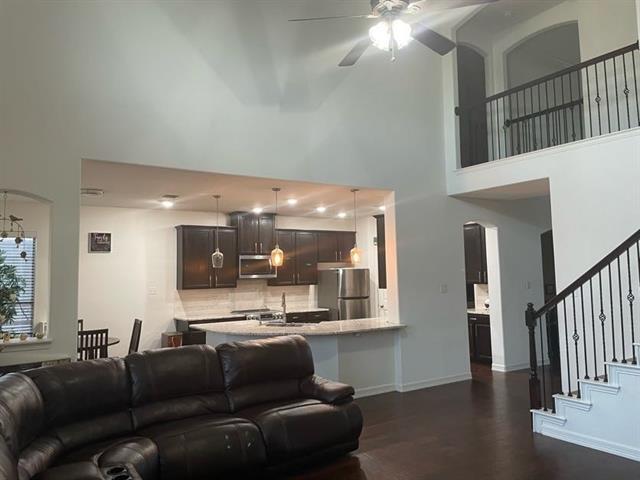Building Photo - 14924 Lone Spring Dr
