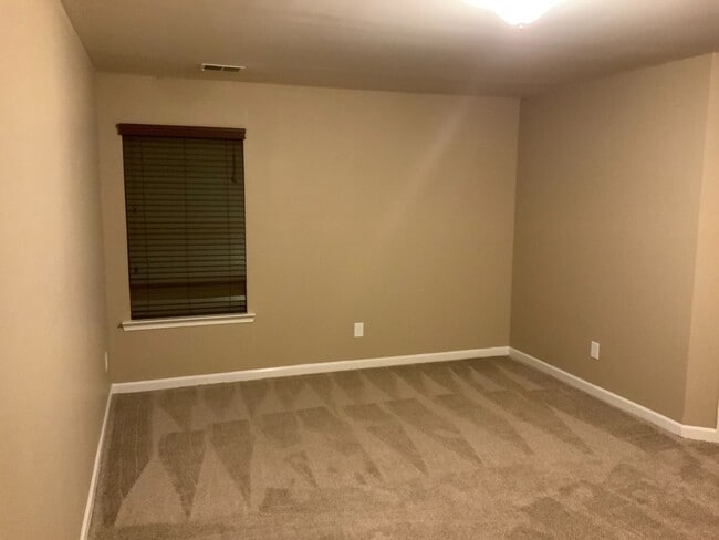 Building Photo - Price Reduction. Chelsea Park!!!  4 Bedroo...