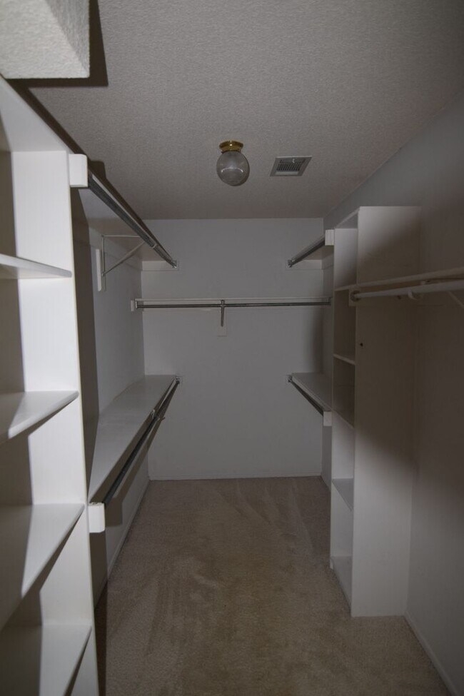 Building Photo - 3900 Bristol Ln