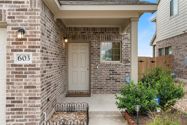 Building Photo - 603 White Steppe Way