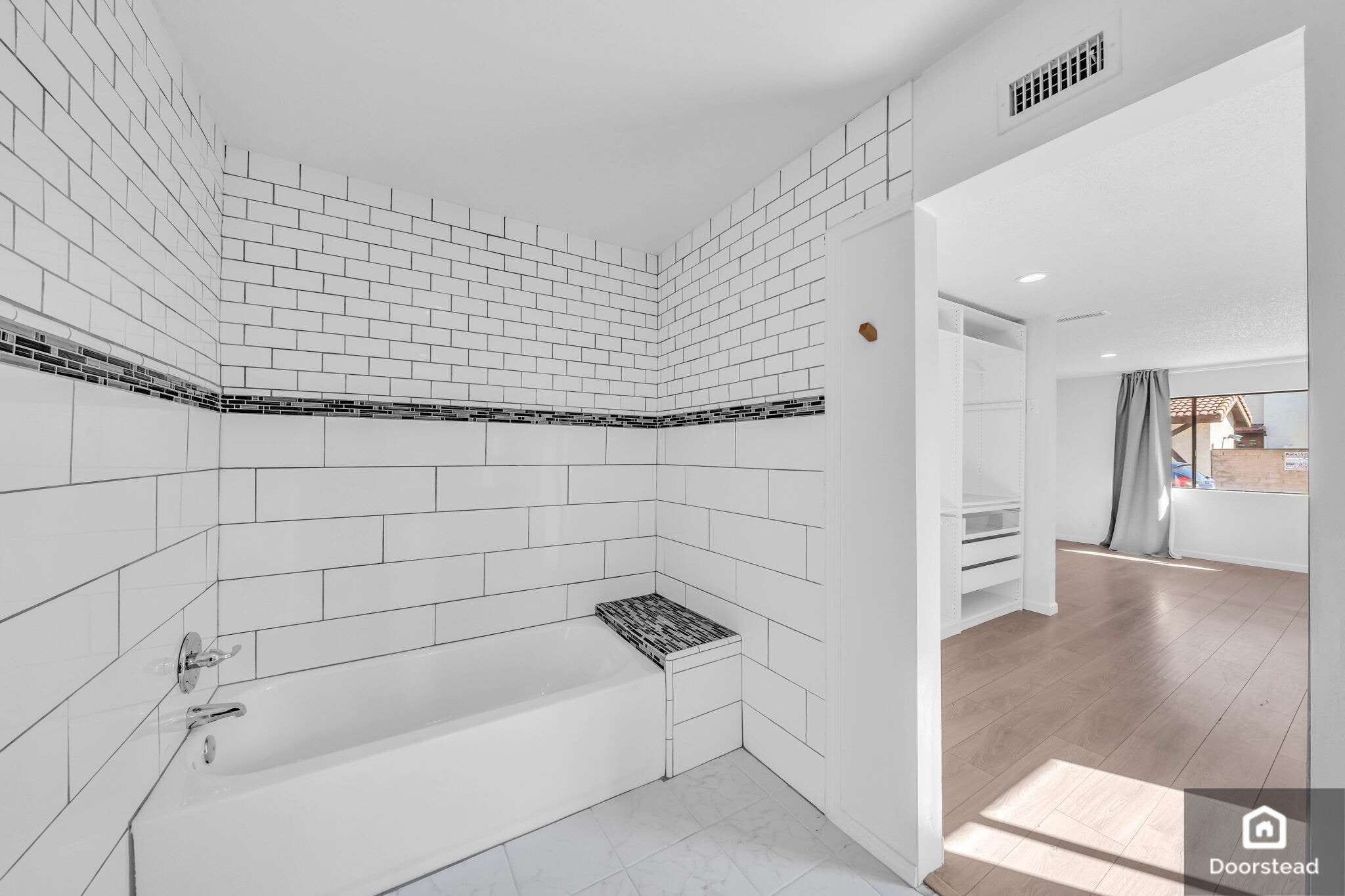 Building Photo - 7239 Balboa Blvd