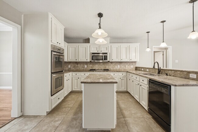 Building Photo - 905 Winged Foot Dr
