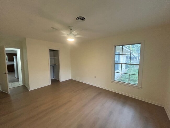 Building Photo - Cute McGregor 3 Bed
