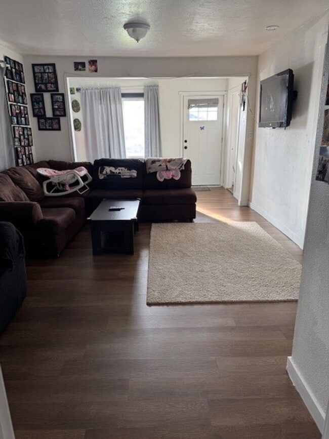 Building Photo - 805 S 5th Ave