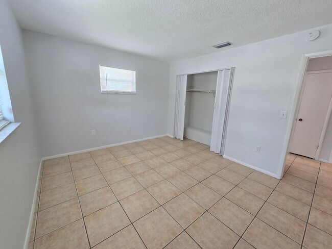 Building Photo - 1038 25th St