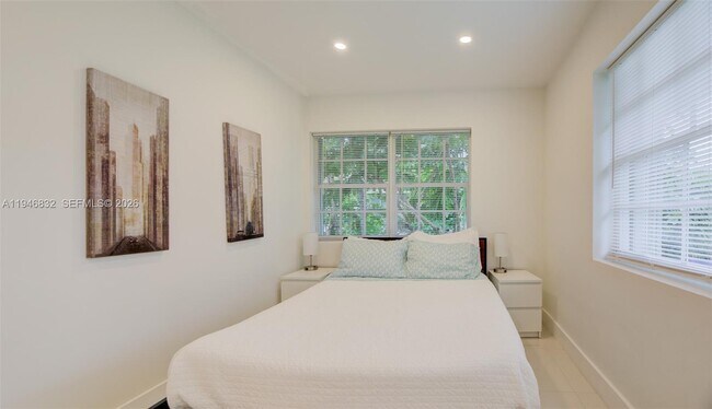 Building Photo - 1125 99th St