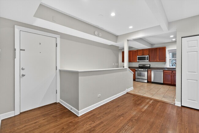 Building Photo - 9100 Lamon Ave