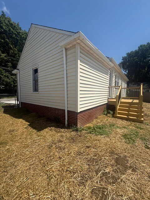 Building Photo - 366 W South St