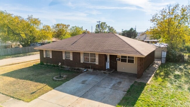 Building Photo - Cute 4 bedroom House