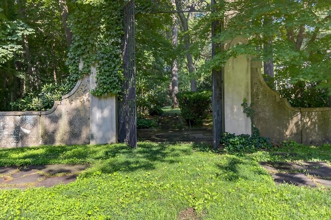 Building Photo - 156 Horseshoe Rd