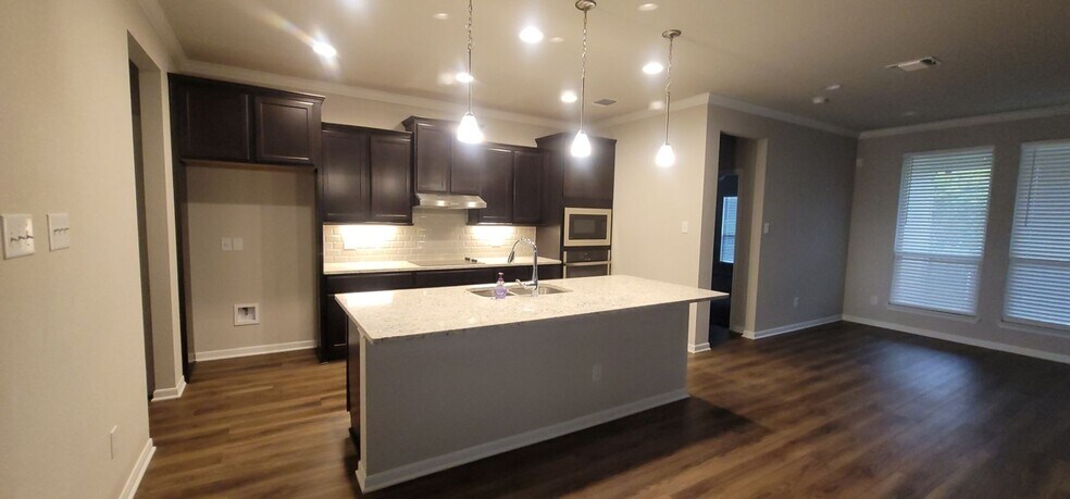 Building Photo - 3206 Trinity Dr