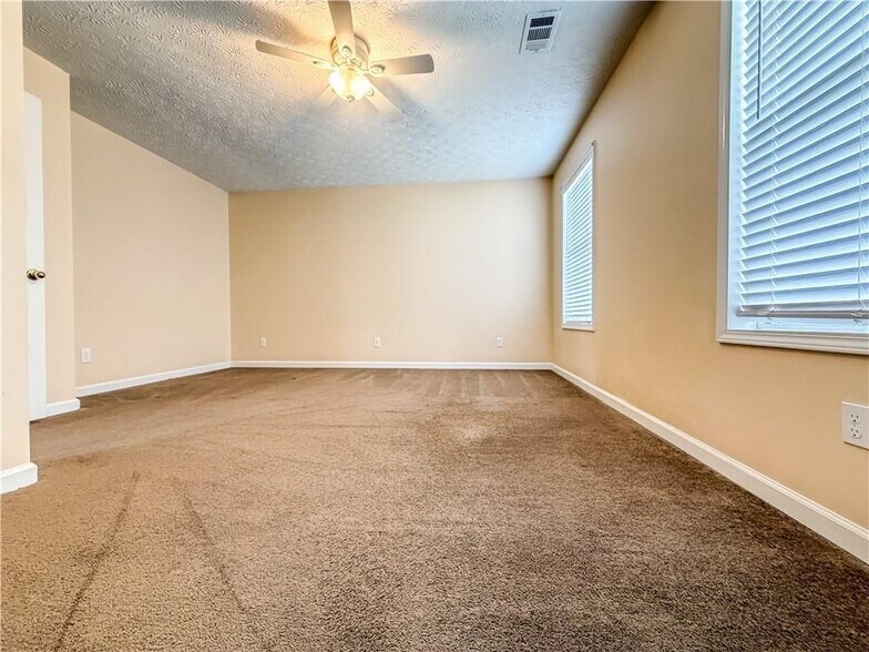 Building Photo - 2711 Highland Ridge NW