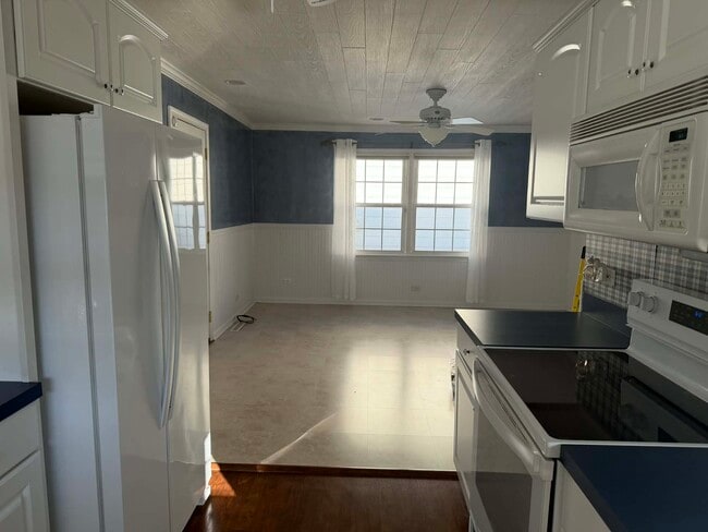 Building Photo - 1730 N Ridge Ave