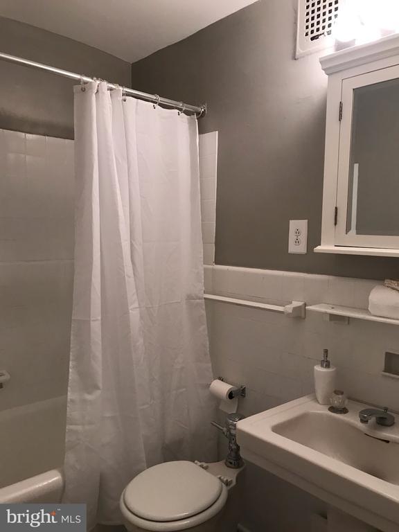 Building Photo - 2031 Locust St