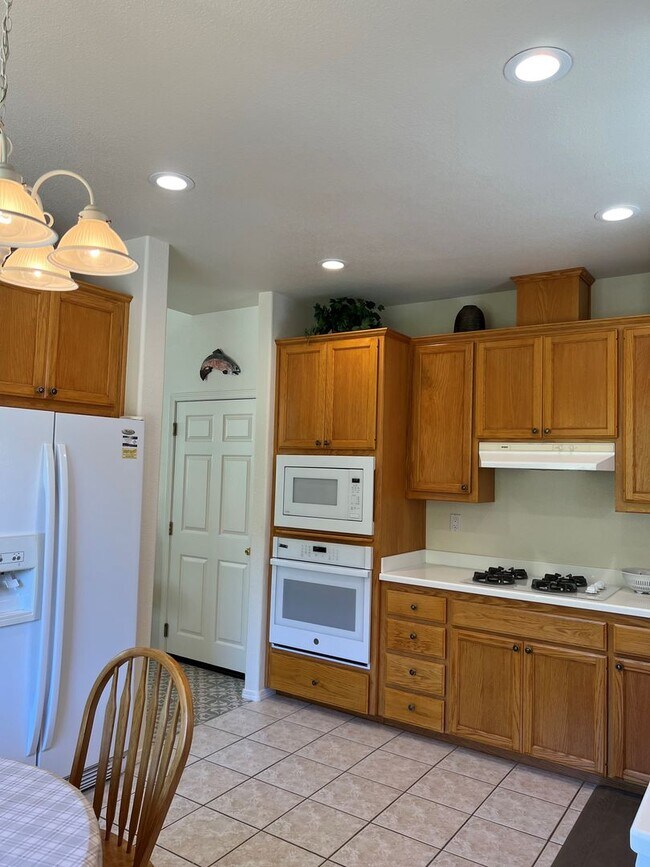 Building Photo - 6213 Kestrel Ln