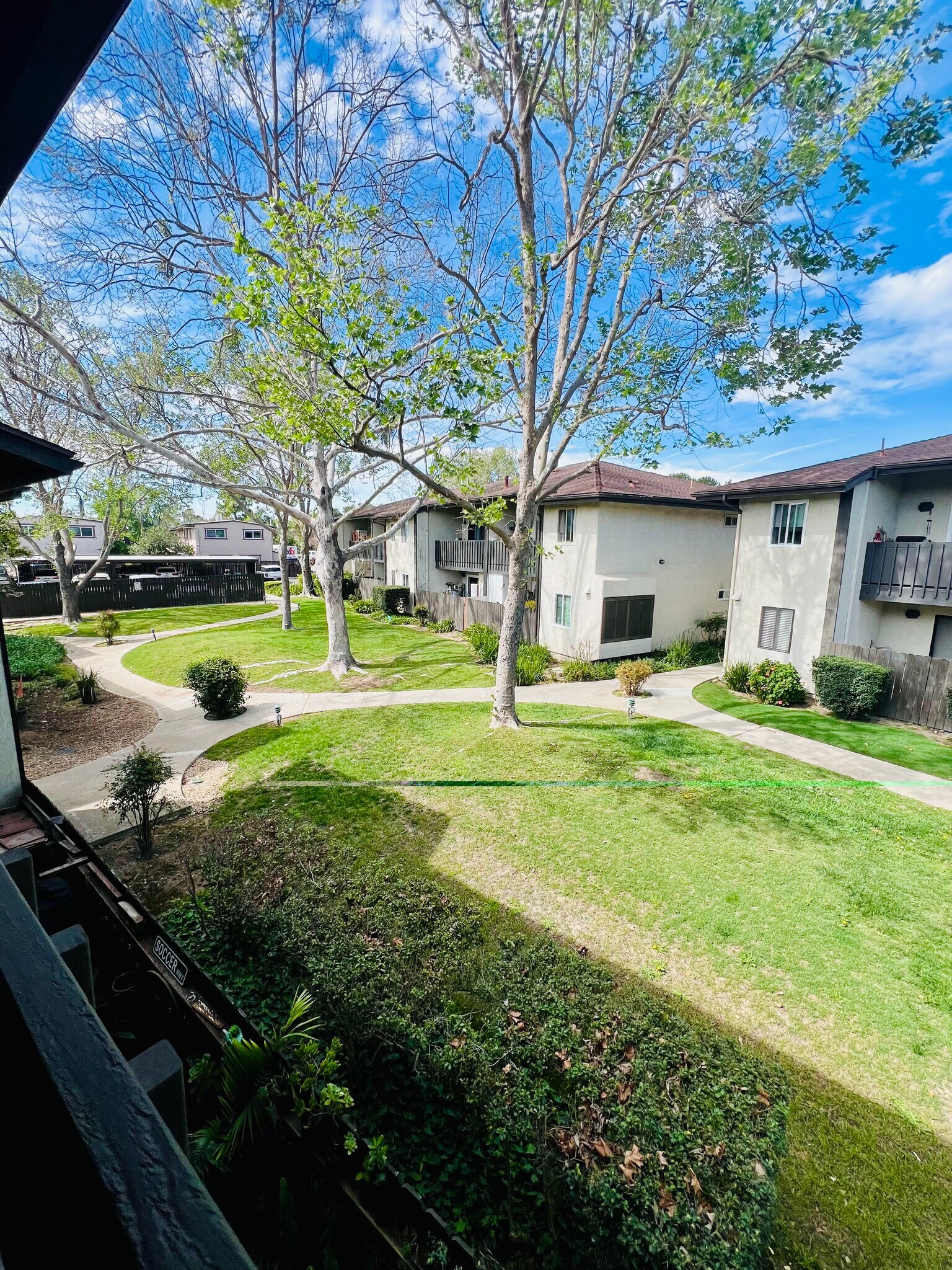 Building Photo - 1676 Maple Ave