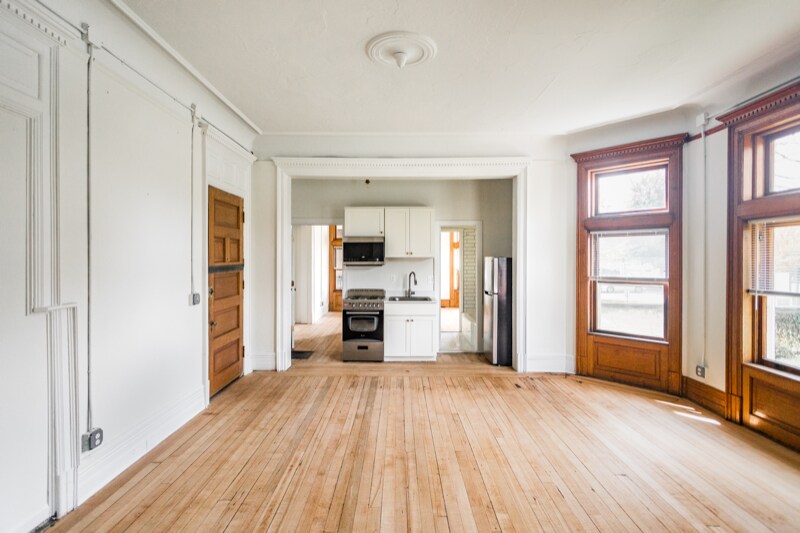 Building Photo - 223 E Ferry St