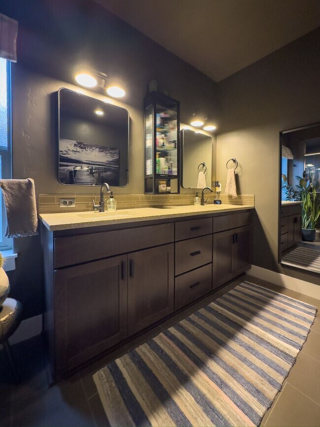 Building Photo - Stunning home available in Stone Creek!  M...