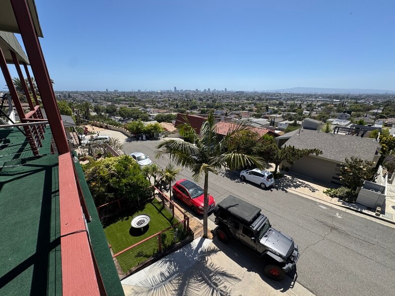 Building Photo - 2052 N Terrace Dr