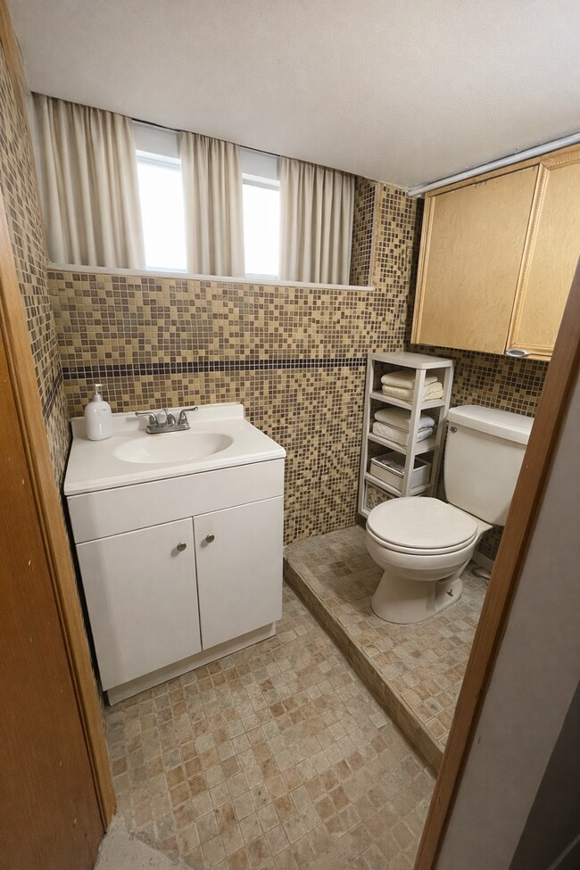 Building Photo - Beautiful 3 Bedroom House Available Near Jefferson Hospital