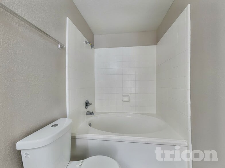 Building Photo - 2642 Skyview Shadows Ct