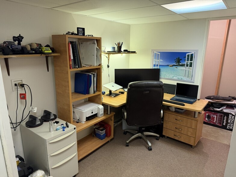 Extra office - 361 Chicory Ln