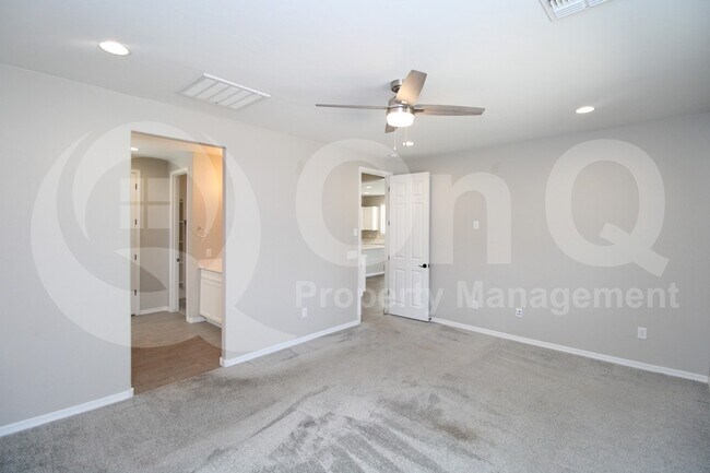 Building Photo - 975 W Calle Monte Lindo