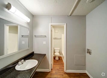 Building Photo - 1305 Hunter Oaks Ln