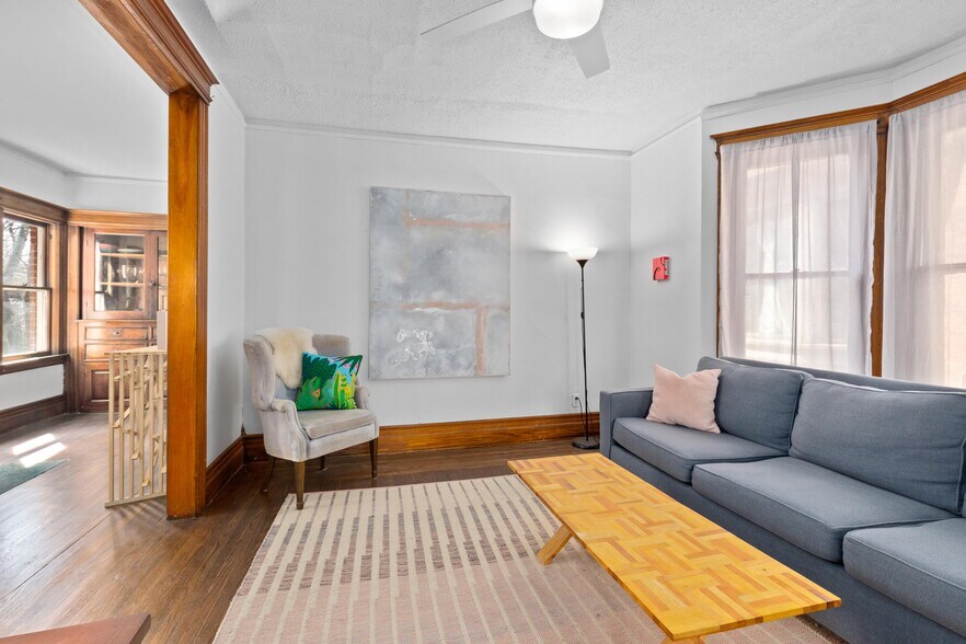 Building Photo - 1531 Vinewood St