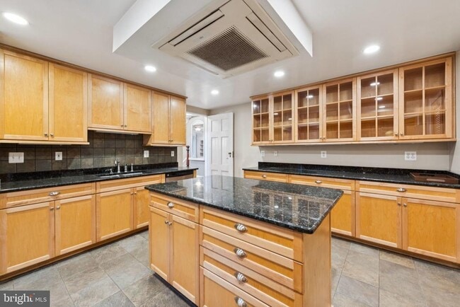 Building Photo - 1225 30th St NW