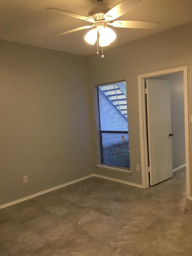 Building Photo - 3117 Sondra Dr