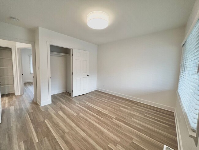 Building Photo - Newly Renovated 3 bed 2 bath With Huge Bac...